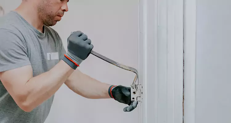 Cracked Door Jamb Repair in Tampa, FL