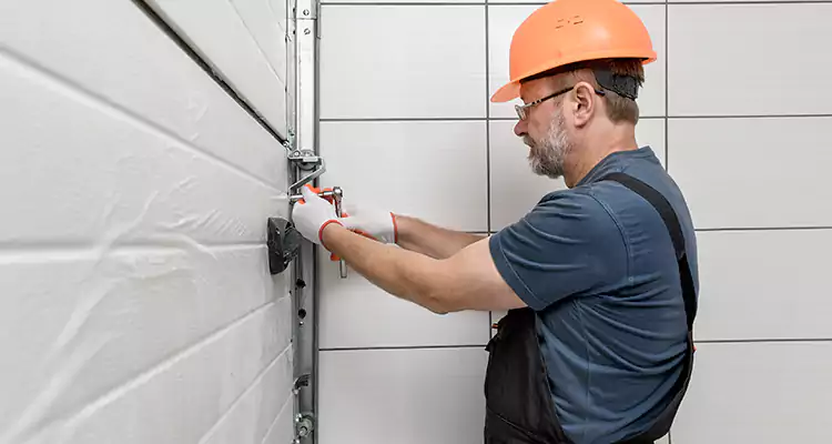 Emergency Garage Door Repair in Tampa, FL